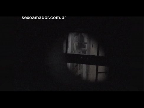 ❤️ Blondiin saab salaja videolevi naabruskonna voyeuri poolt peidetud õõnsate telliskivide taha peidetud ️ Super porno at us ️❤