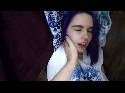 ❤️ Leidsin oma õe kapist ja aitasin tal cumida ️ Super porno at us ️❤
